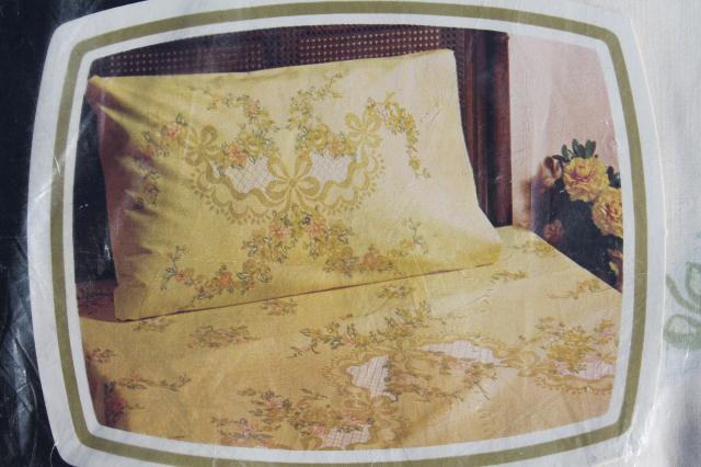 unused vintage bed sheets w/ matching retro floral print, full / double bed set w/ pillowcases