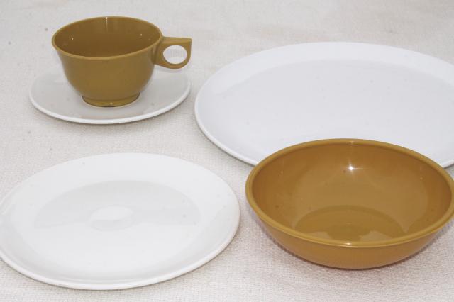 unused vintage plastic dishes, 60s mod dinnerware set, mustard yellow gold & white