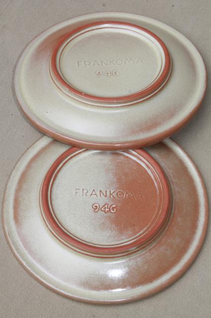 vintage Frankoma pottery wagon wheel plates, western chuck wagon cowboy style dishes