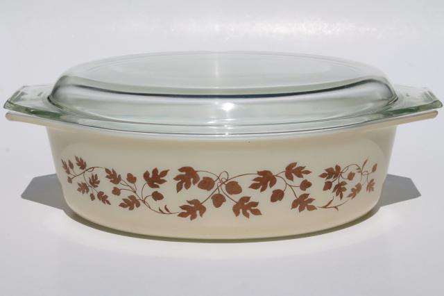 vintage Golden / Gold Acorn Pyrex oval casserole dish, baking pan w/ clear glass lid