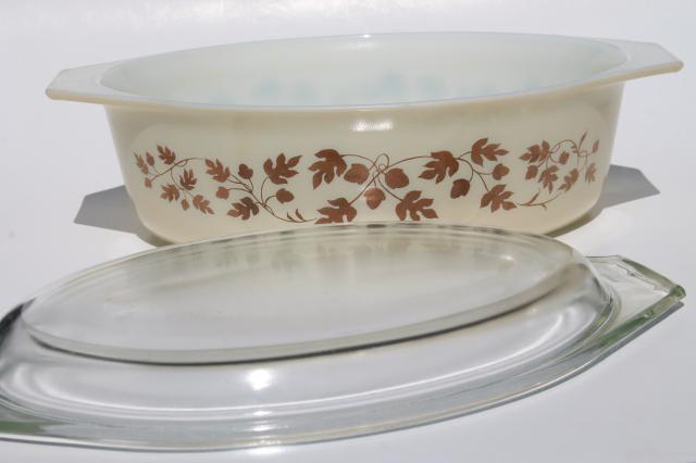 vintage Golden / Gold Acorn Pyrex oval casserole dish, baking pan w/ clear glass lid