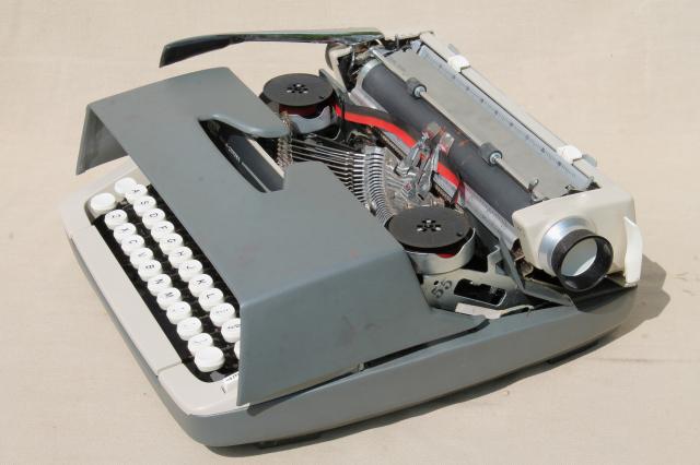 vintage Smith-Corona Galaxie II typewriter, retro portable typewriter w/ case 