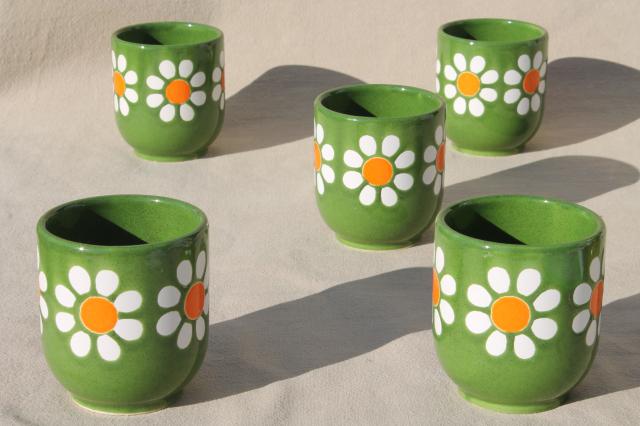 vintage Waechtersbach pottery daisies on green tumblers, flower power retro daisy pattern