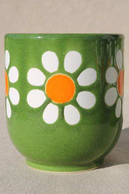 vintage Waechtersbach pottery daisies on green tumblers, flower power retro daisy pattern