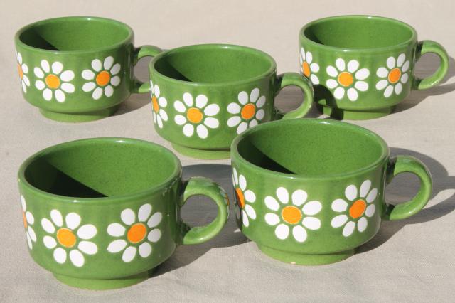 vintage Waechtersbach pottery stackable cups, daisies on green flower power retro daisy pattern