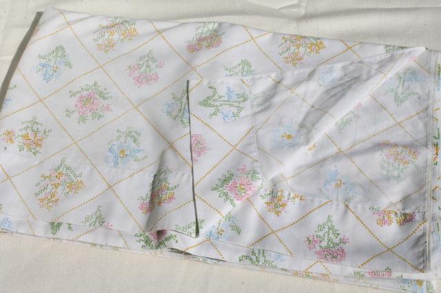 vintage bedding lot, retro print bed sheets & pillowcases, cotton blend fabric w/ mod flowers 