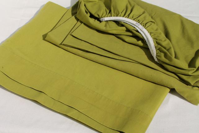 vintage bedding lot, retro print bed sheets & pillowcases, cotton blend fabric w/ mod flowers 
