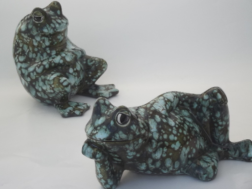 Vintage ceramic frog figures, large sassy frogs in 70s retro spotted glaze