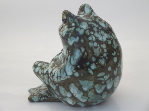 Vintage ceramic frog figures, large sassy frogs in 70s retro spotted glaze