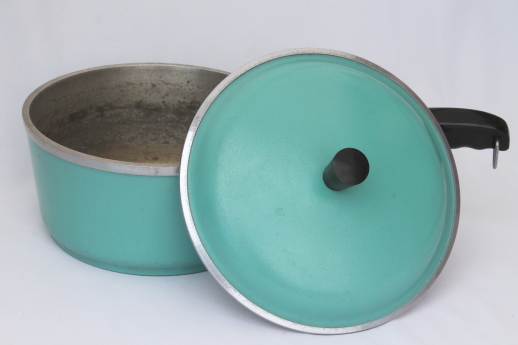 Vintage Club aluminum cookware, aqua turquoise blue pot w/ lid, 2 qt saucepan