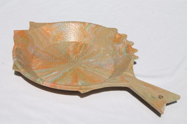 vintage confetti colored marbled plastic Regaline fish plates, paper plate holders