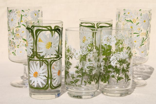 vintage drinking glasses w/ retro summer flowers, daisies & queen anne's lace