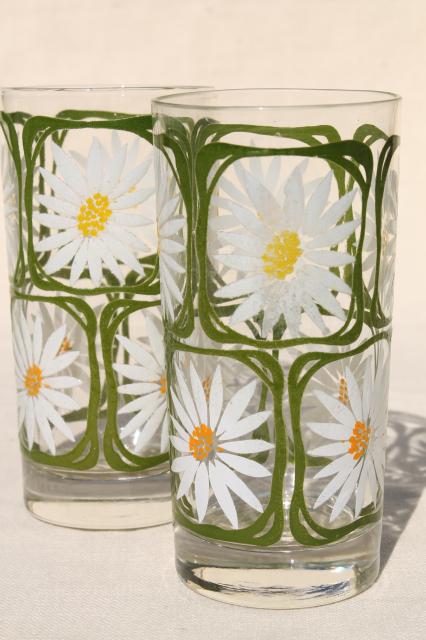 vintage drinking glasses w/ retro summer flowers, daisies & queen anne's lace