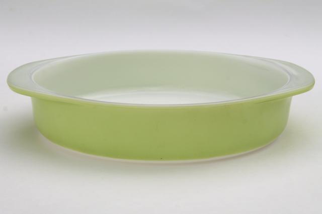 vintage lime green Pyrex 221 round 8 inch cake pan baking dish, 1950s retro