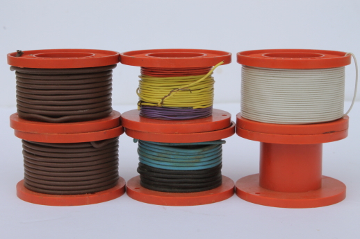 Vintage Lionel train hookup wire spools, cable reels for flat bed