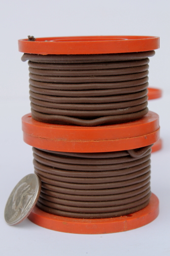 Vintage Lionel train hookup wire spools, cable reels for flat bed