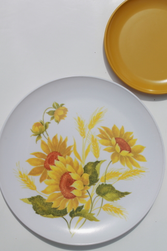 Vintage melmac dinnerware set for 4, 70s retro gold sunflower print dishes