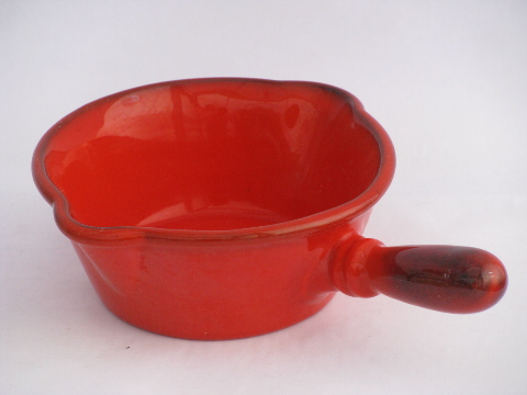 Vintage Metlox pottery Provincial pattern gravy or sauce dish, red rooster go-along