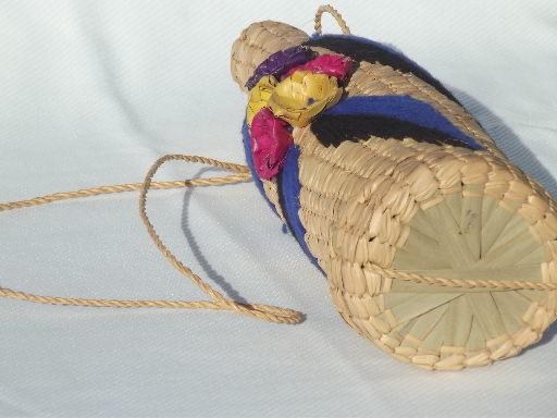 Vintage Mexican basket wine bottle carrier, picnic basket for wine bottle!