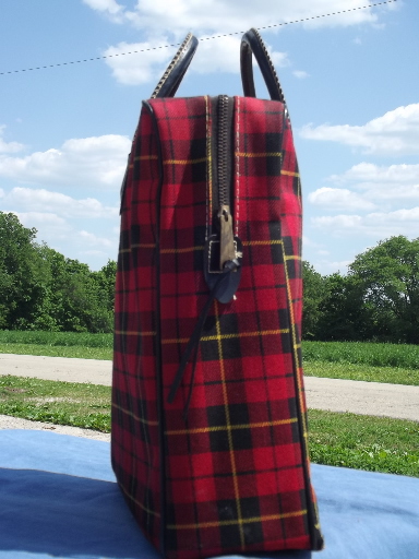 https://1stopretroshop.com/item-photos/vintage-picnic-set-red-tartanware-tote-sandwich-carrier-thermos-1stopretroshop-k6758-10.jpg