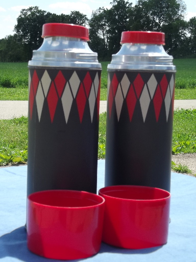 https://1stopretroshop.com/item-photos/vintage-picnic-set-red-tartanware-tote-sandwich-carrier-thermos-1stopretroshop-k6758-5.jpg