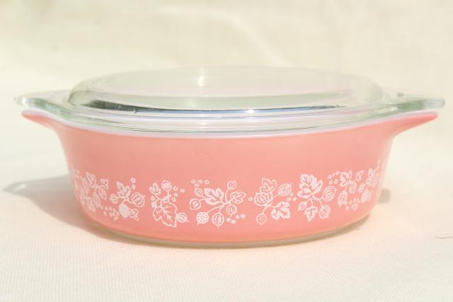 vintage pink & aqua Pyrex, 471 473 casseroles Amish butter print & gooseberry
