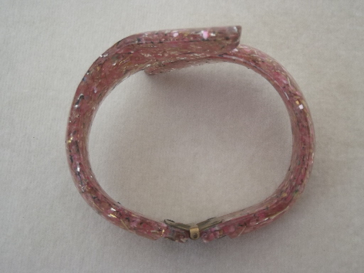 Vintage pink & gold glitter lucite bracelet, 50s retro hinged bangle