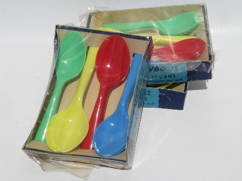 Vintage plastic party / picnic spoons lot, retro colors, original 1950s boxes