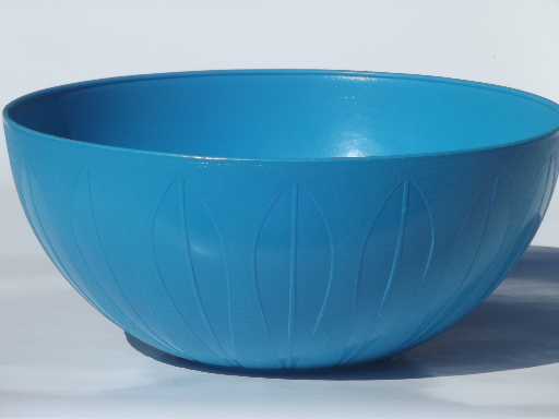 Vintage plastic salad bowl, mod CatherineHolm lotus pattern in Swedish blue