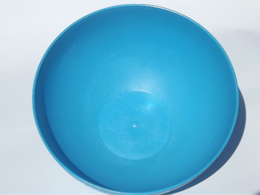 Vintage plastic salad bowl, mod CatherineHolm lotus pattern in Swedish blue