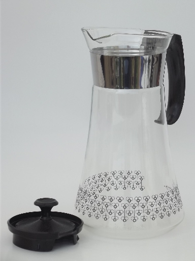 https://1stopretroshop.com/item-photos/vintage-pyrex-glass-coffee-carafe-in-mod-black-print-warmer-stand-1stopretroshop-u5720-3.jpg