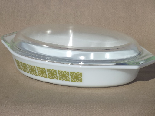 Vintage Pyrex, verde green & white divided casserole w/ clear Pyrex glass cover