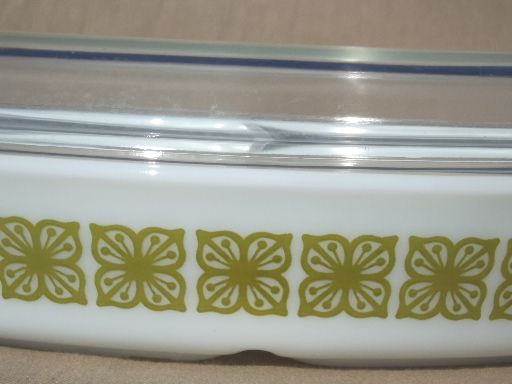 Vintage Pyrex, verde green & white divided casserole w/ clear Pyrex glass cover