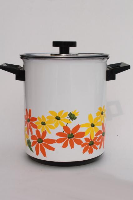 vintage stockpot / steamer w/ strainer, Ekco Country Garden porcelain enamel pot w/ daisies