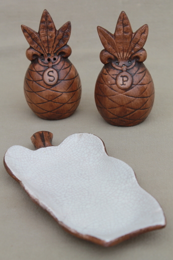 Vintage Treasure Craft Hawaii ceramic pineapples S&P set w/ tray, original box