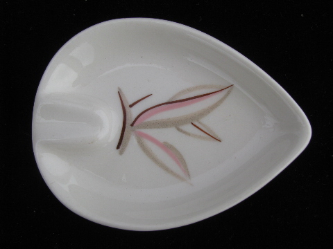 Vintage Winfield Ware California pottery, hand-painted leaf shape individual ashtrays