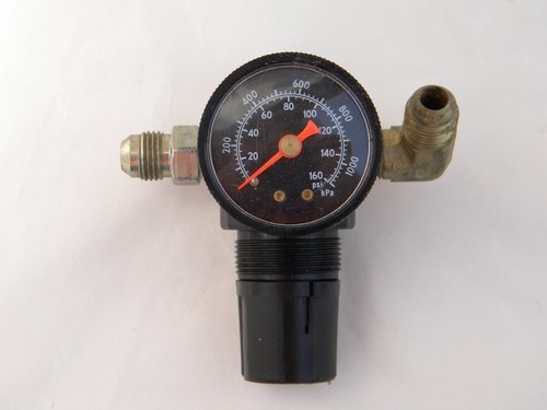 Watts Fluidair R364-02C compressed air regulator w/gauge